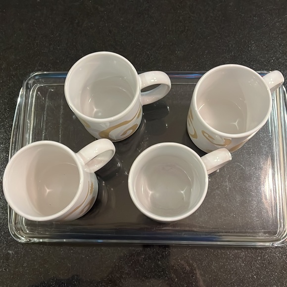 Oscar de la Renta Coffee Mugs. Gold and White designer swirls. Set of 4. - Picture 4 of 9